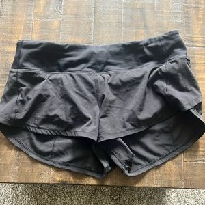 Black Lululemon 2.5” shorts